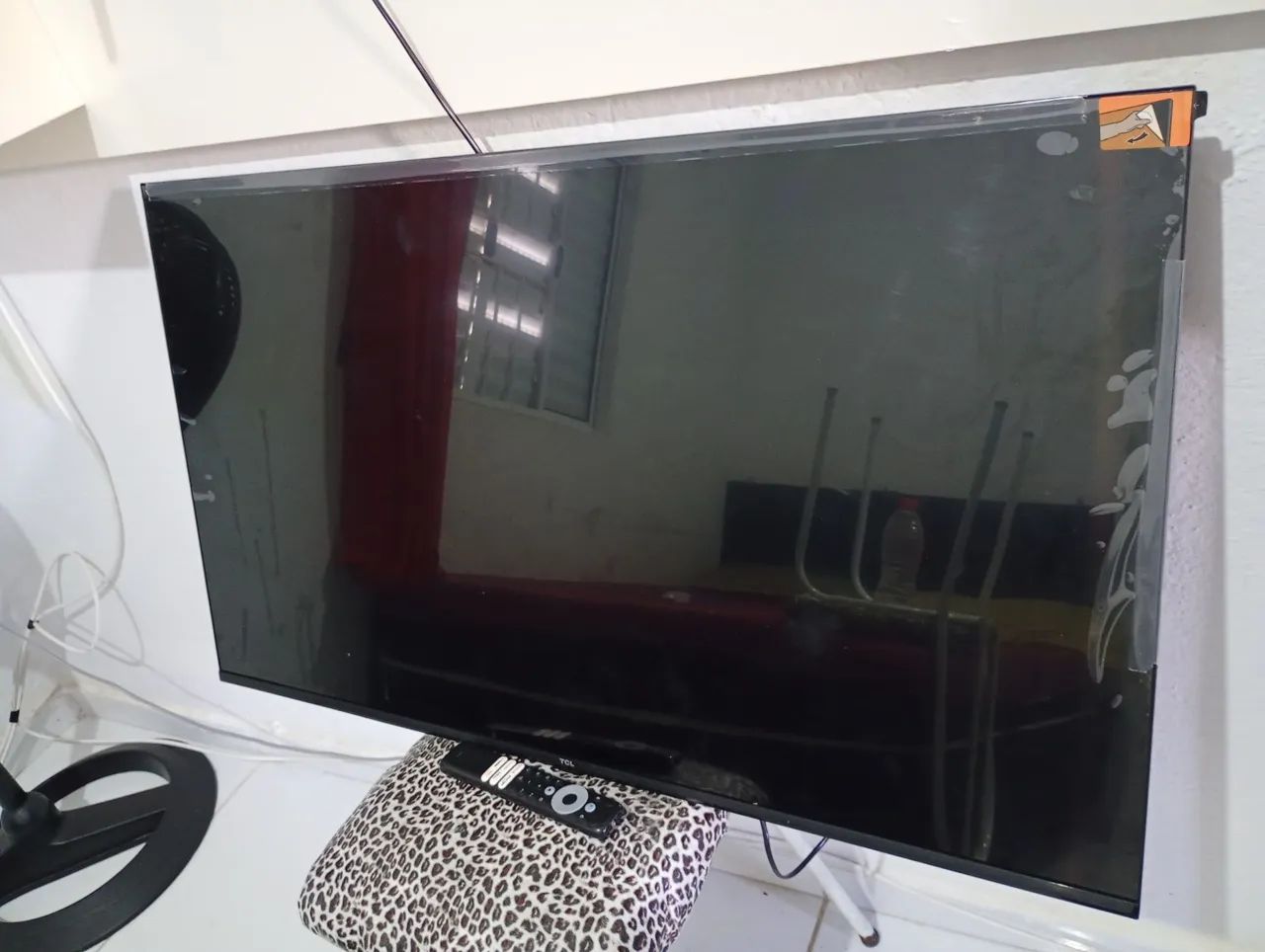 Vendo ou troco uma TV smart 43 polegadas nova no plástico comando de voz - Foto 2