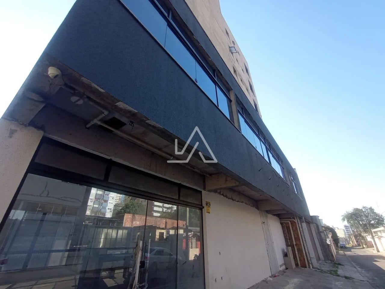 LOJA NO CENTRO - DE ESQUINA COM 69,00 M²