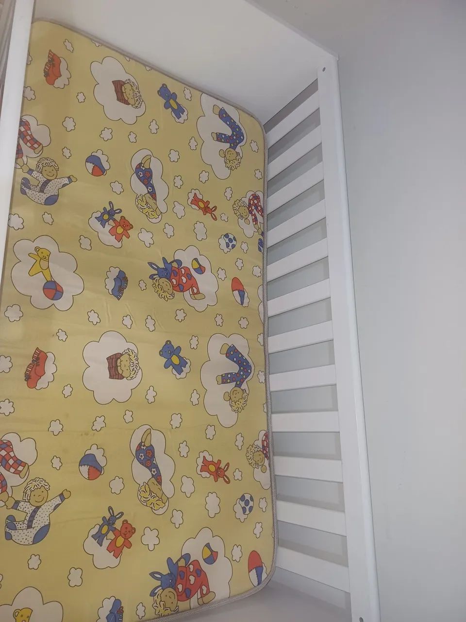 Berço e colchão 