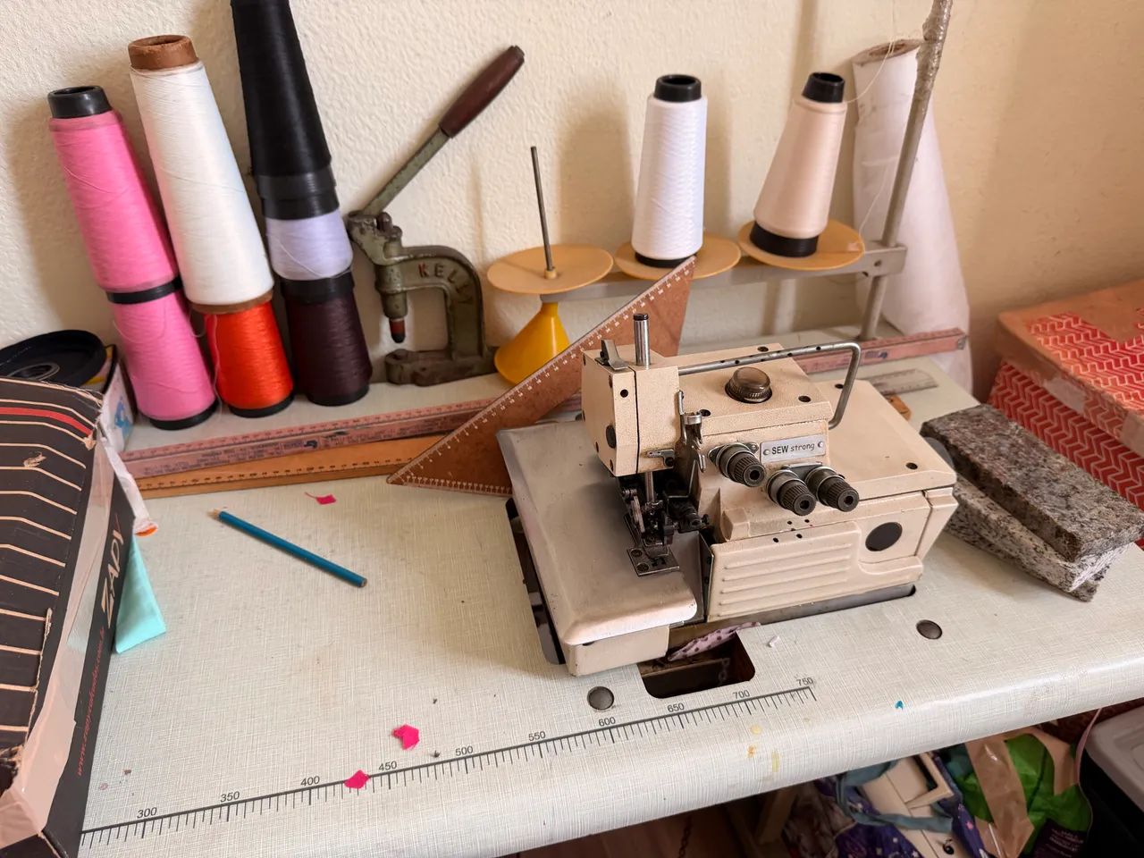 maquina overlock + linhas de varias cores  - Foto 2