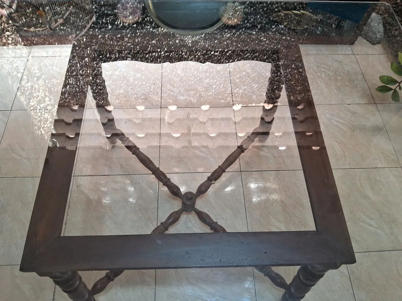 Mesa de jantar em madeira com vidro  - Foto 3