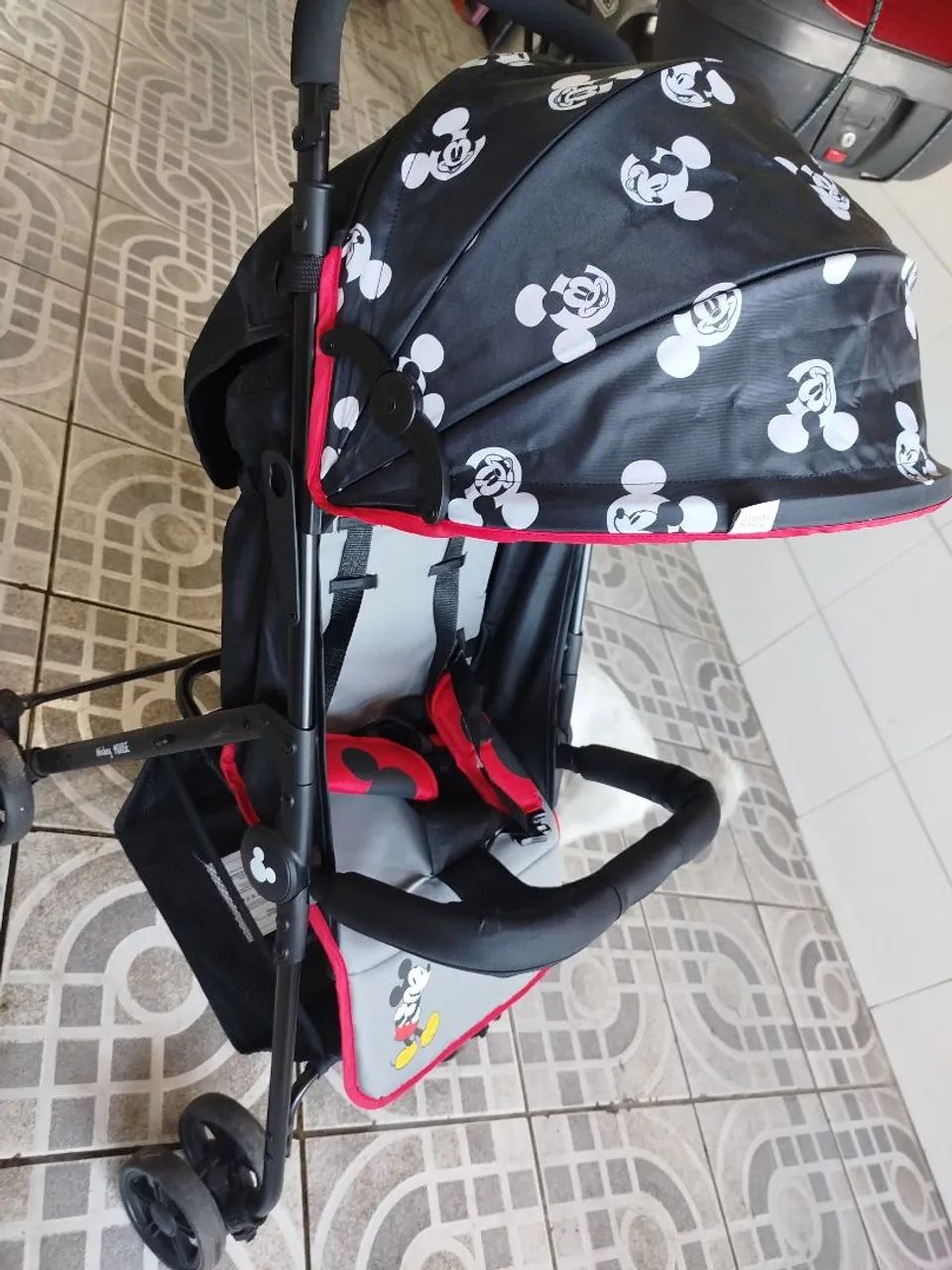 carrinho de bebê do Mickey semi novo - Foto 5