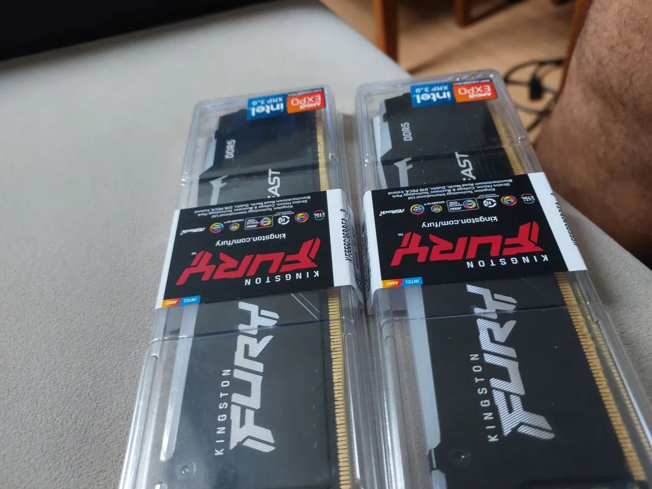 DDR5 RGB kingston Beast zero lacrada 2x8