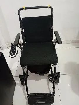Cadeira de rodas motorizada 