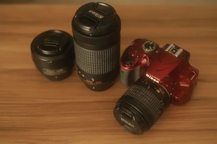 Câmera Nikon D3400 + Kit de Lentes (35mm, 18-55mm e 70-300mm