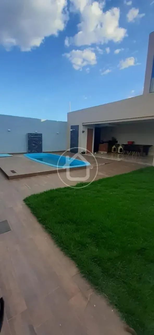 SOBRADO COM PISCINA