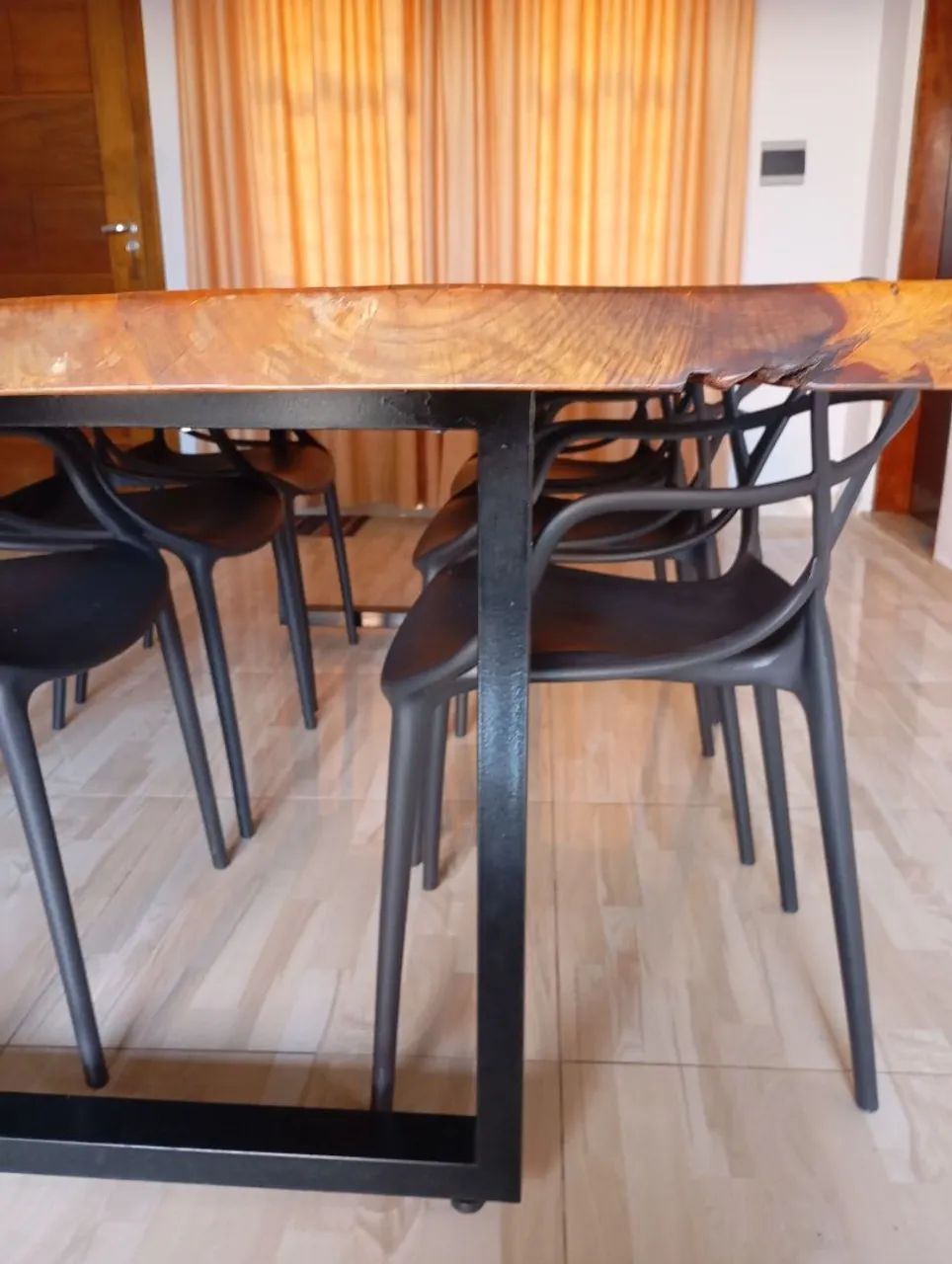 Mesa de jantar 220x100 madeira maciça nova - Foto 3