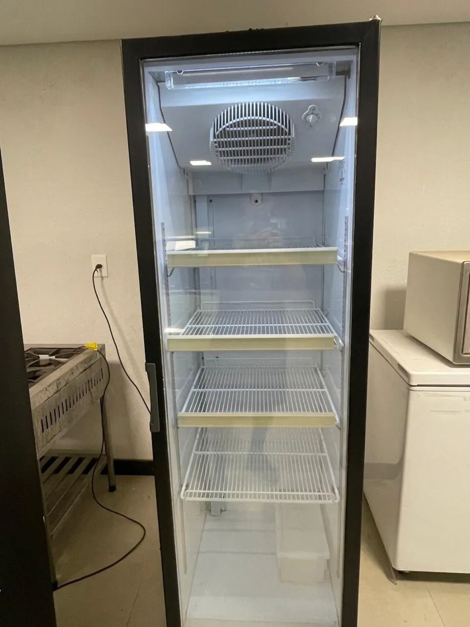Refrigerador Metalfrio mod. MB28R 287 litros 220v - Foto 3