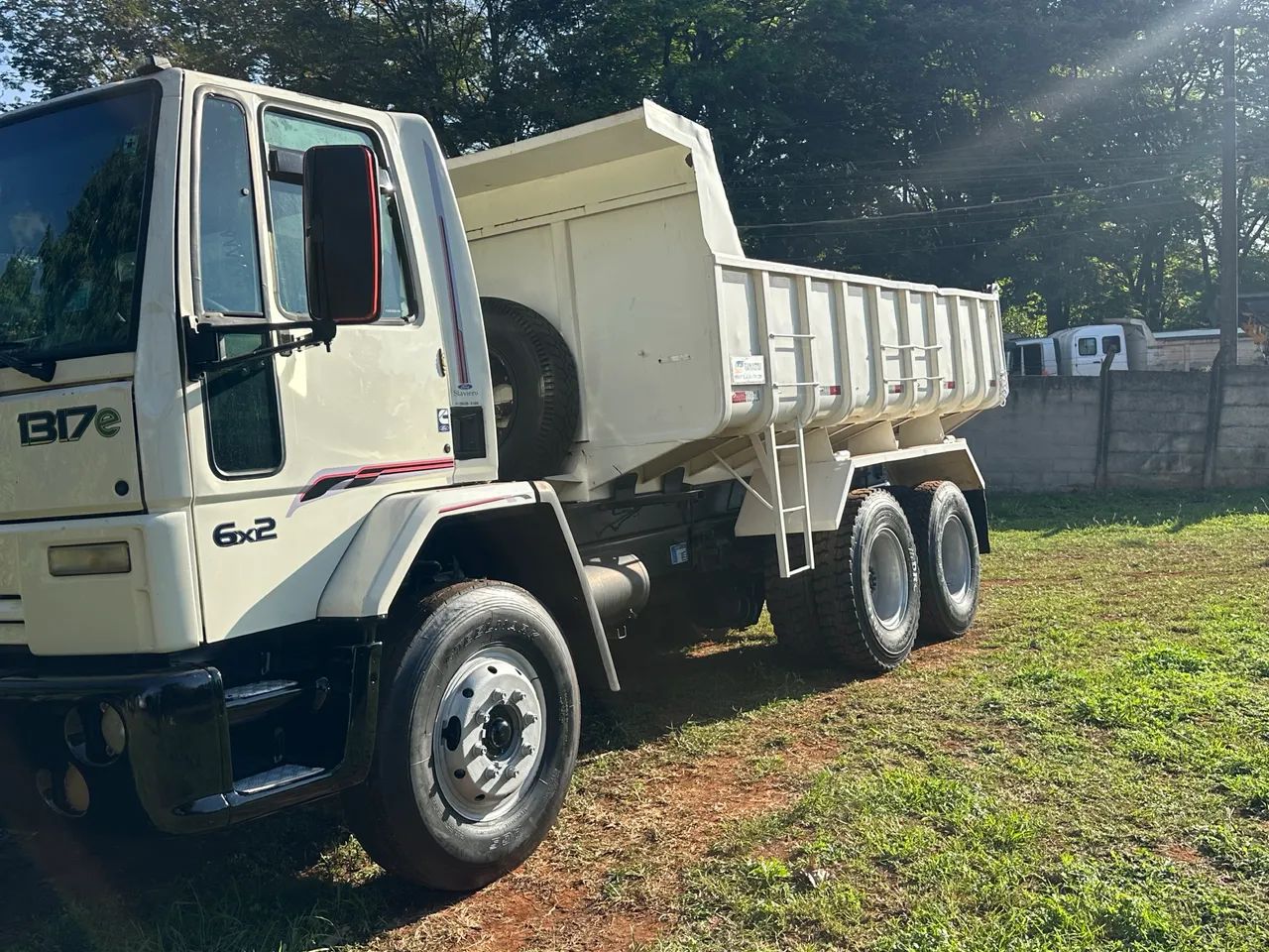Locação caminhão caçamba 