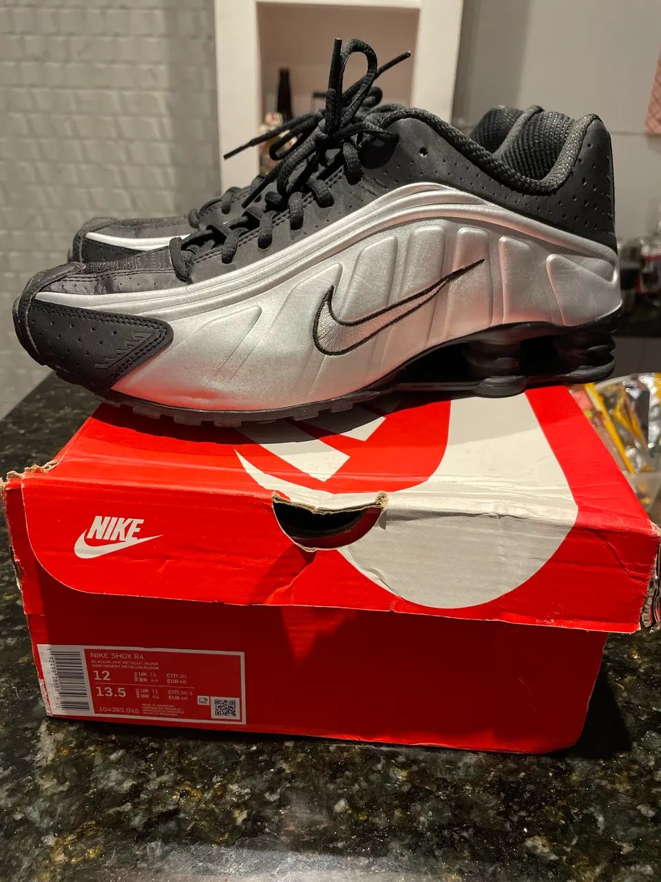 Tênis Nike Shox R4 Novíssimo Silver Metallic/Black Tamanho 44
