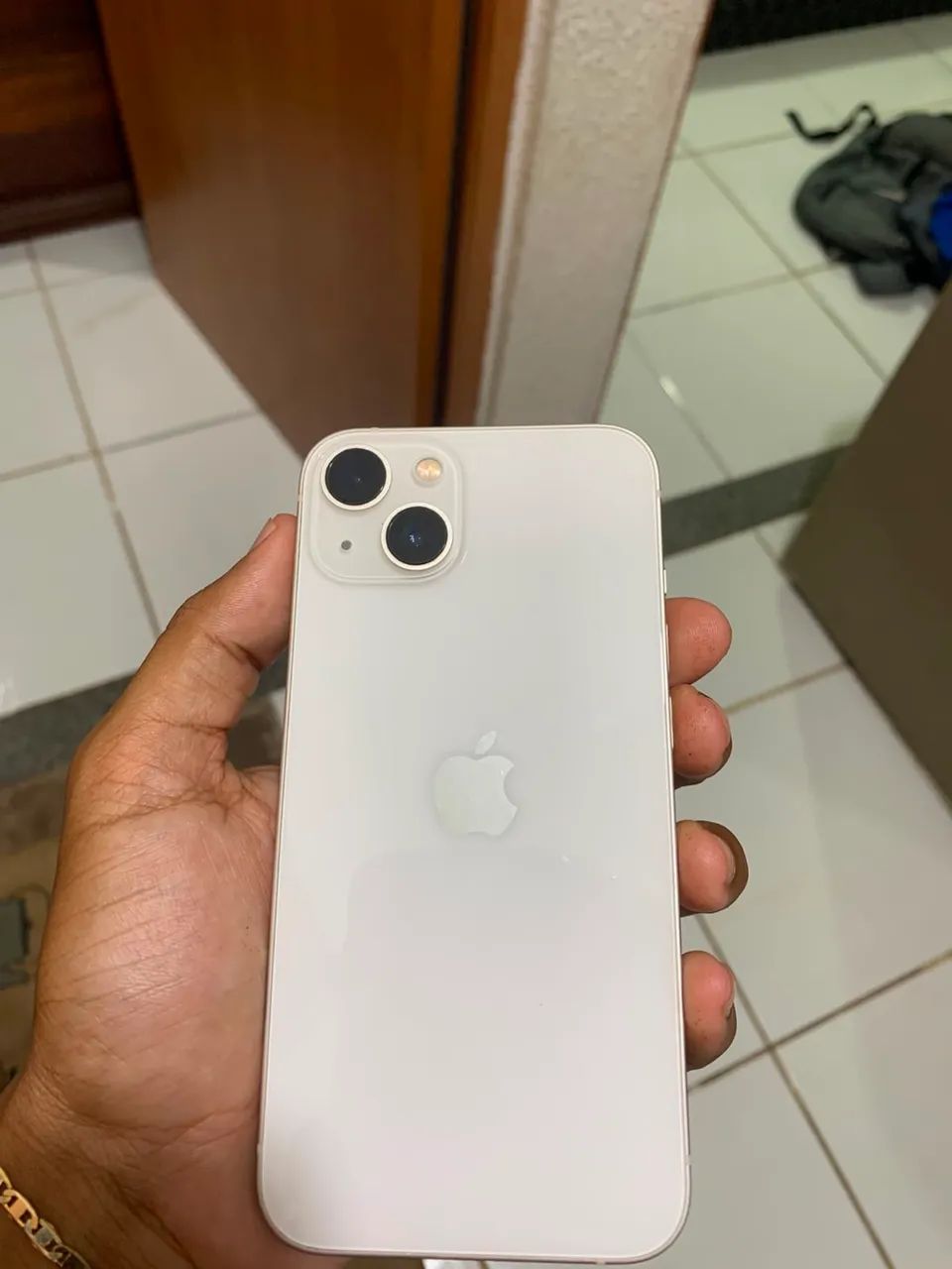 Vende-se iPhone 13 em excelente estado de conservação 