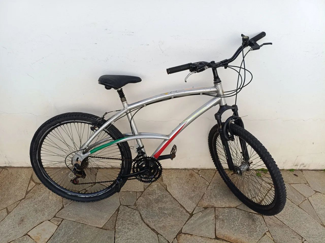 Bicicleta aro 26 em alumínio 