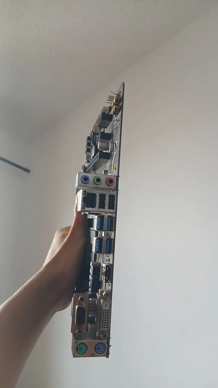 Placa Mãe Gigabyte AM4 A320M COM DEFEITO - Foto 3