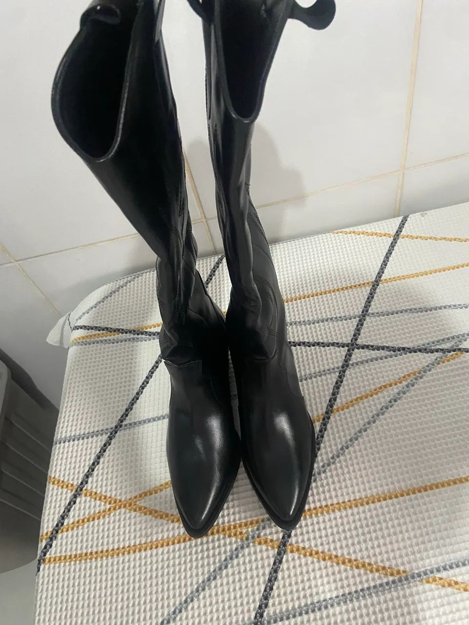 Vendo Bota preta cano alto