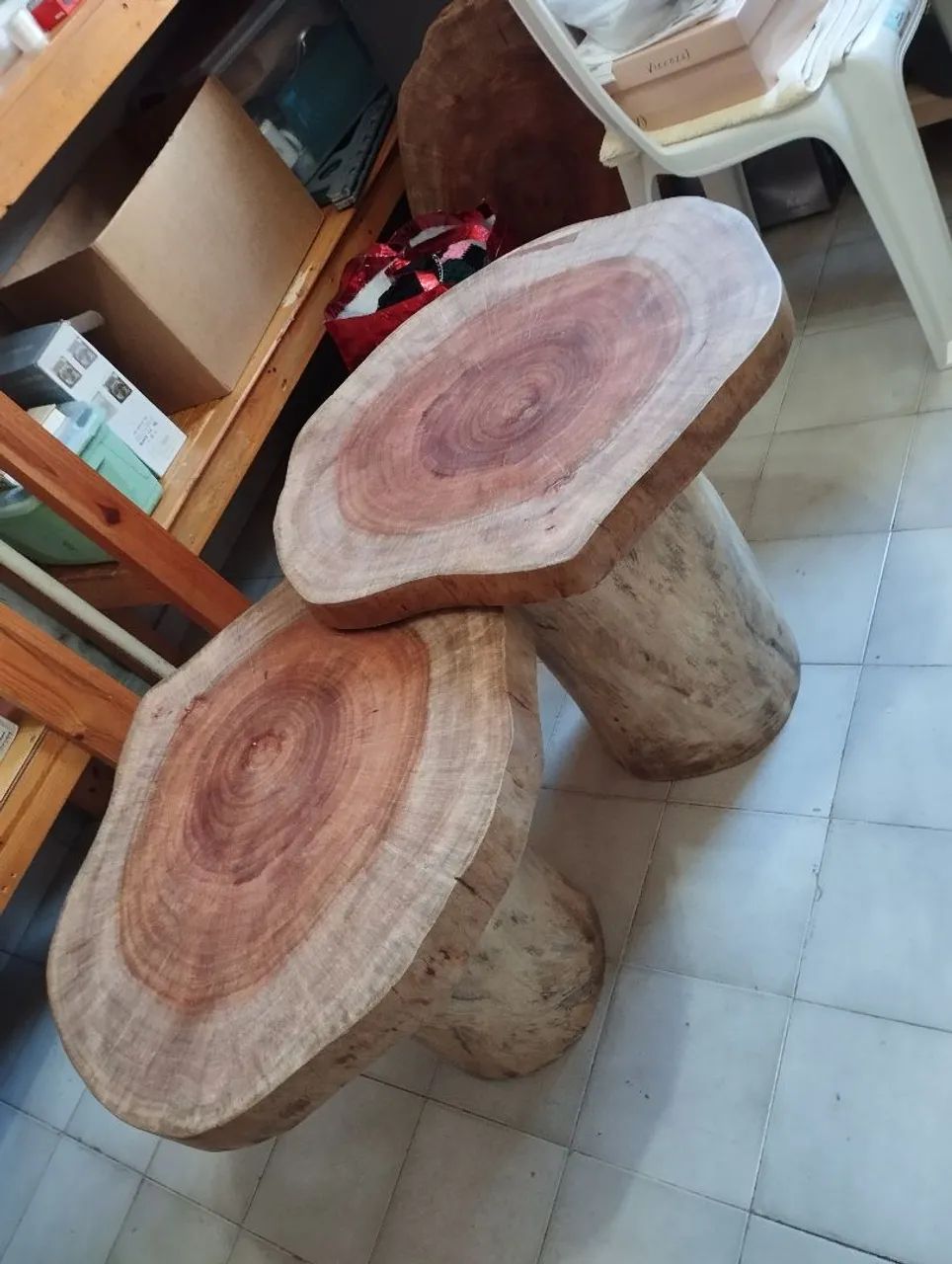 Mesas de centro ou de apoio em madeira rústica 