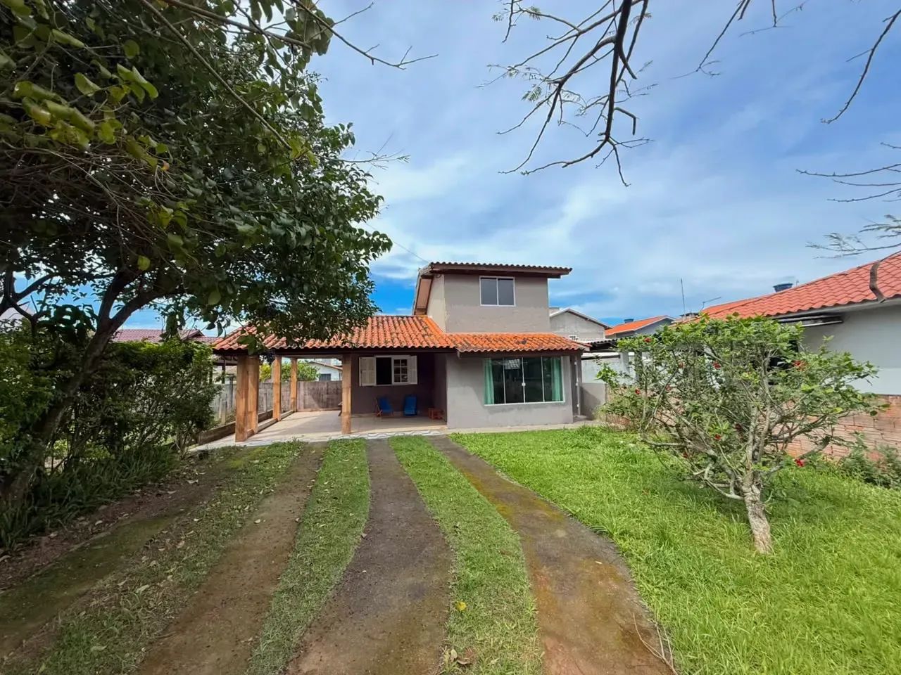 Casa com pátio individual em uma ótima localização. - Foto 3