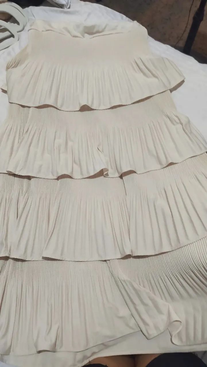 Roupas usadas e outras que nunca foram usadas
