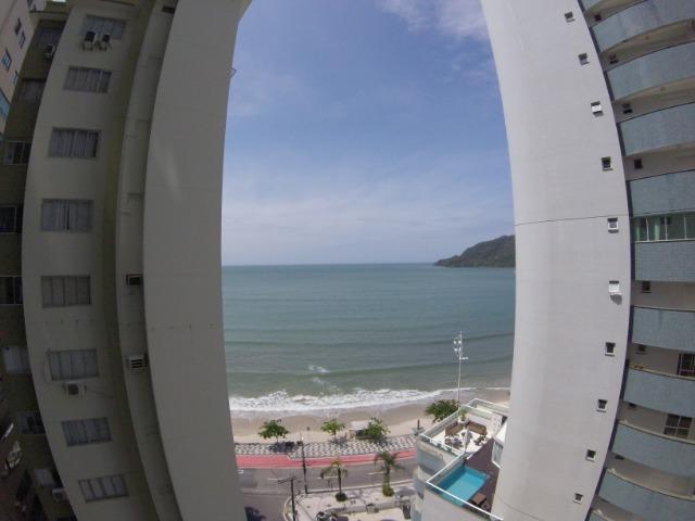 3 suítes + lavabo, mobiliado, 1 por andar, 2 vagas, 20m do mar, lazer compl, barra sul. - Foto 2