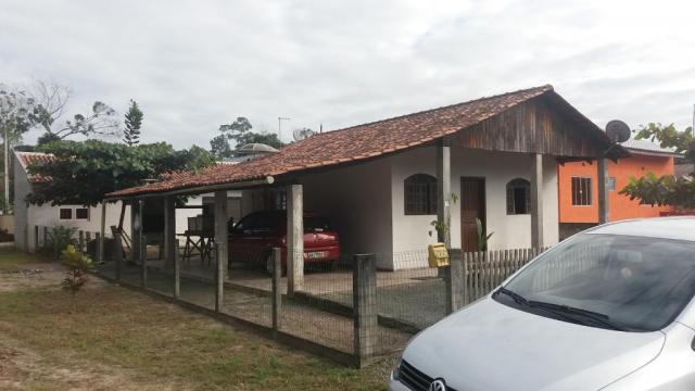 Boa casa de alvenaria em itapoá, aproximadamente 1.100 metros da praia, total de 108 m2 co