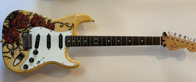 Guitarra Fender Strato Standart David Lozeau Rose Tattoo