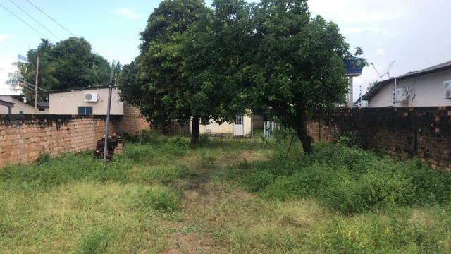 Vende se terreno com casa no 31 de março com 612m2 todo murado e portão - Foto 4