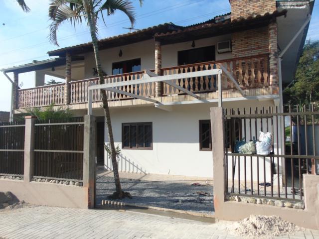 Casa para alugar com 3 dormitórios em Nova brasilia, Joinville cod:08253.001