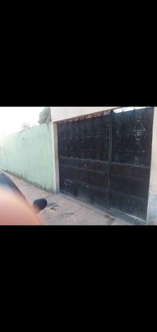 Portão de garagem de correr com porta social