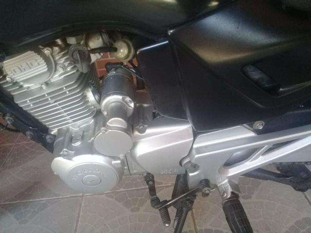Vendo uma cbx 200 estrada - Foto 5
