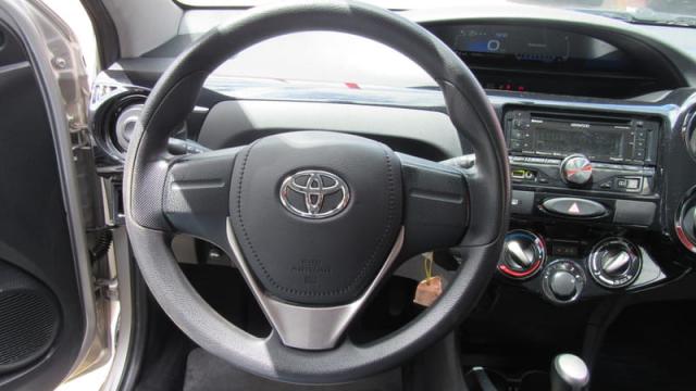 TOYOTA ETIOS HB X - Foto 8