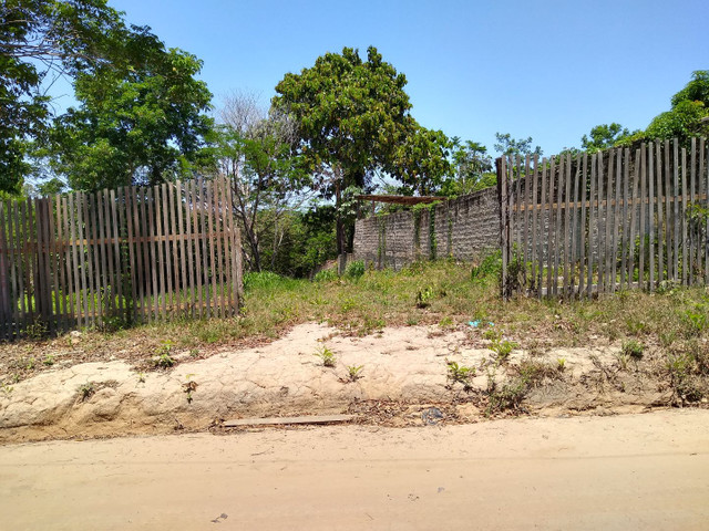 Terreno com igarapé