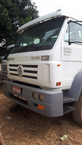 VW 24220 ANO 2011