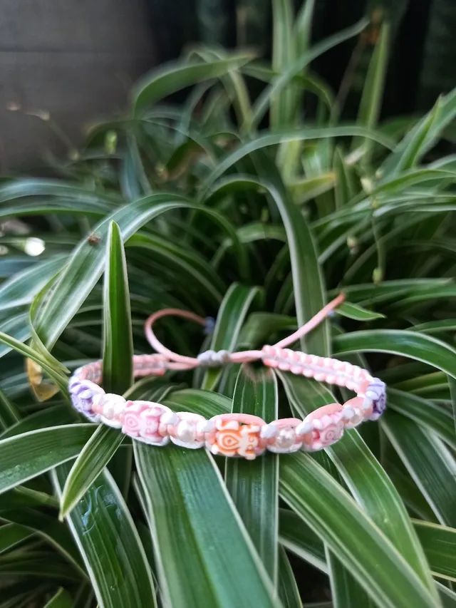 Pulseira macrame em duas cores com muiraquitã  - Foto 3
