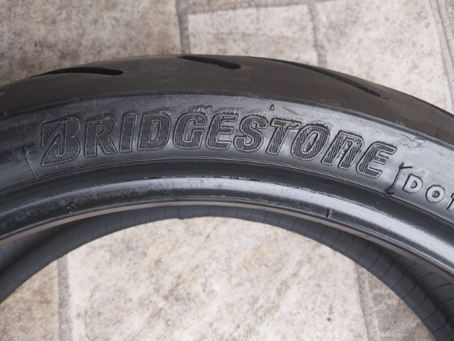 pneu usado bridgestone battlax 180/55-17 - Foto 5