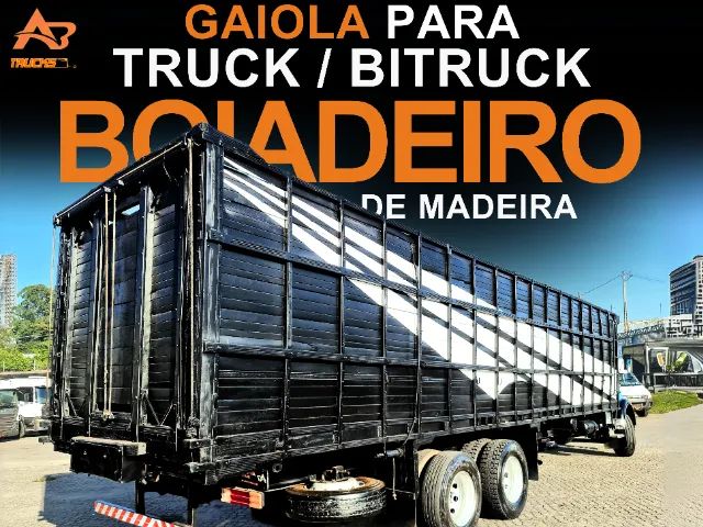 Caminhão Boiadeiro Bi-Truck em Madeira Vermelho