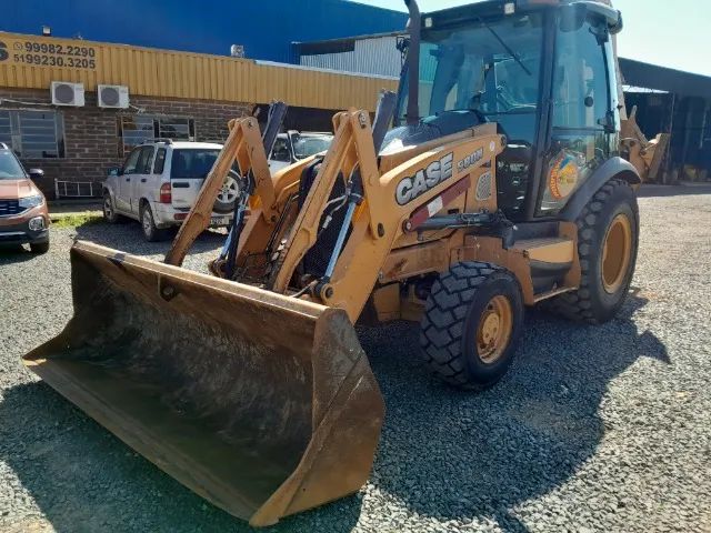 Retroescavadeira case 580N 2015 4x4 gabinada emplacada