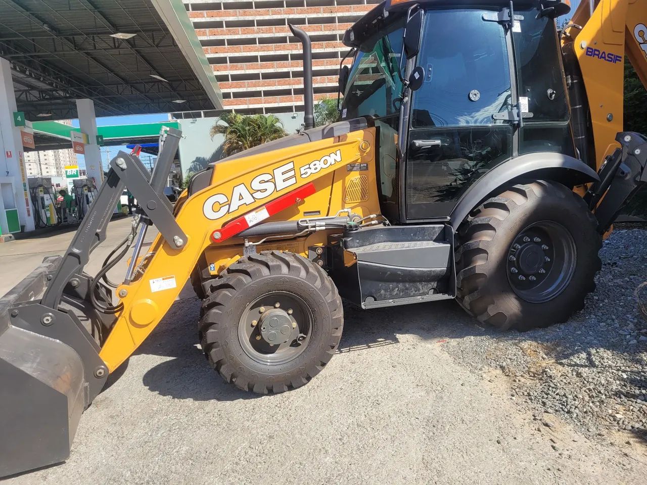 ALUGA-SE RETROESCAVADEIRA CASE 580N 0KM  - Foto 2