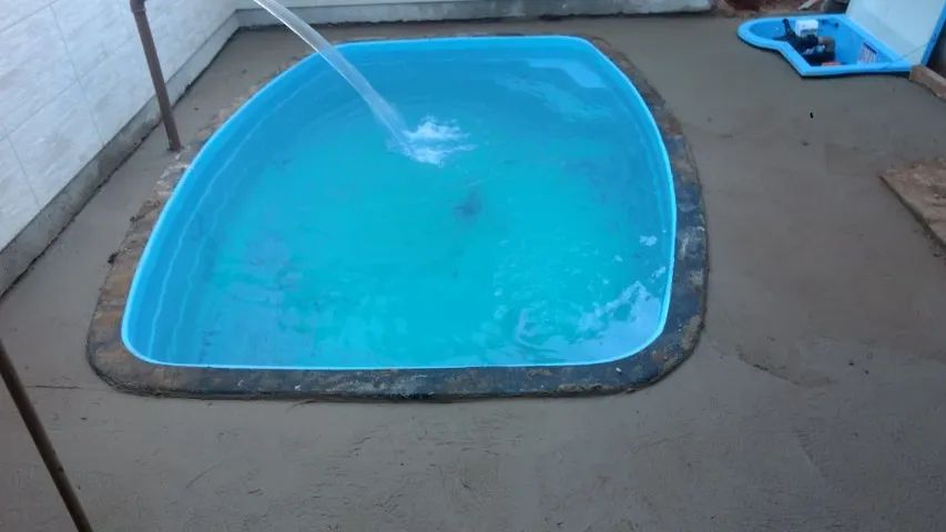 Ana: Piscina  nova Diretamente de Fabrica >>