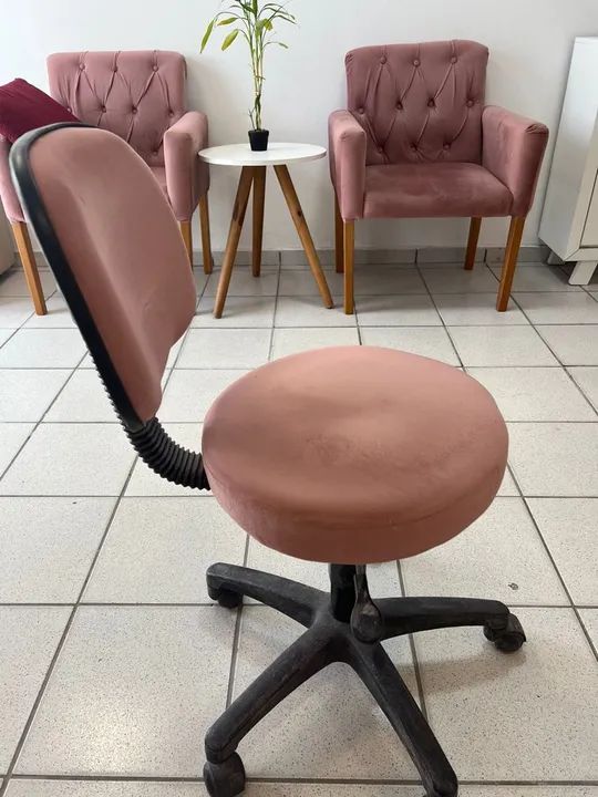Cadeira Giratória Estofada Rosa