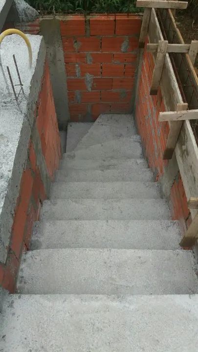 Construção de escadas em concreto maciço e ferragem armada. - Foto 4