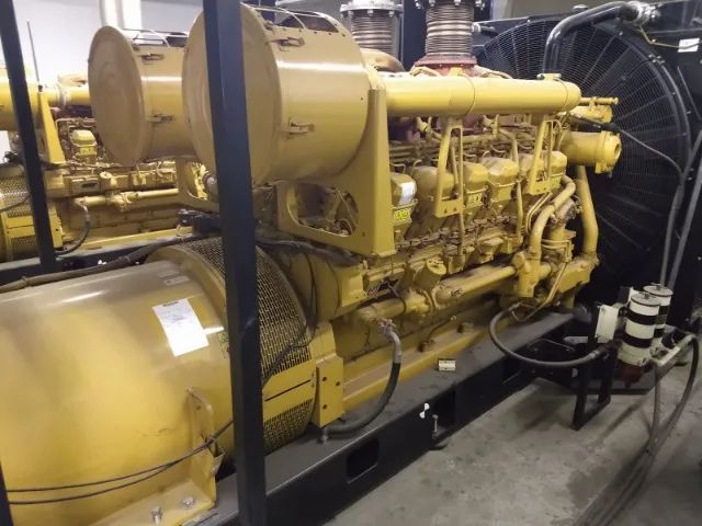 Geradores de Energia Caterpillar 1700 1500 kVA 3000 hrs Motor 3512 17001500kva - Foto 4
