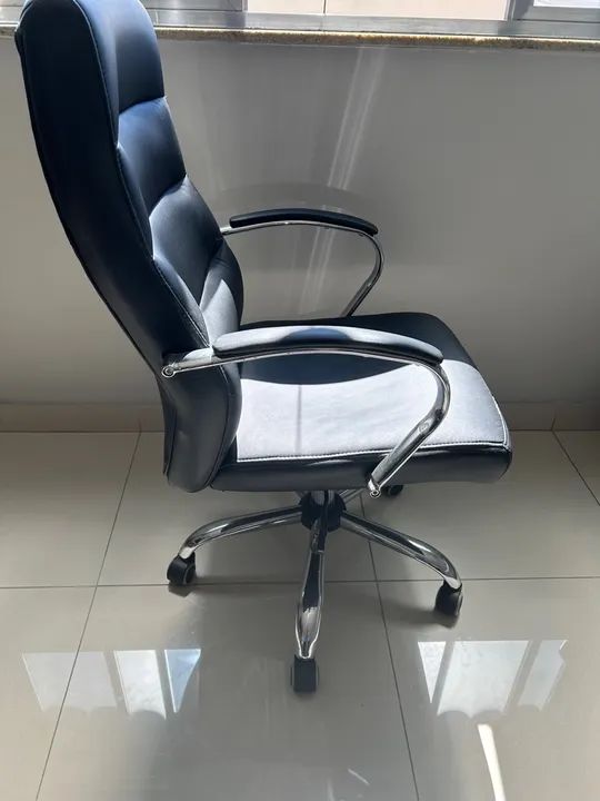 Cadeira de Escritório Giratória com Rodinhas