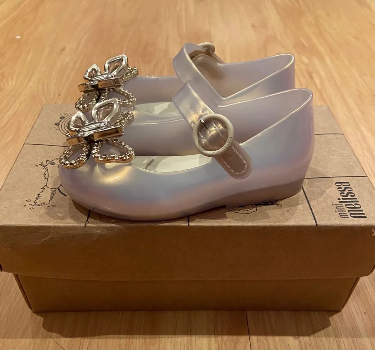 Melissa NOVA mini fly borboleta furta cor branca dourada - Foto 3