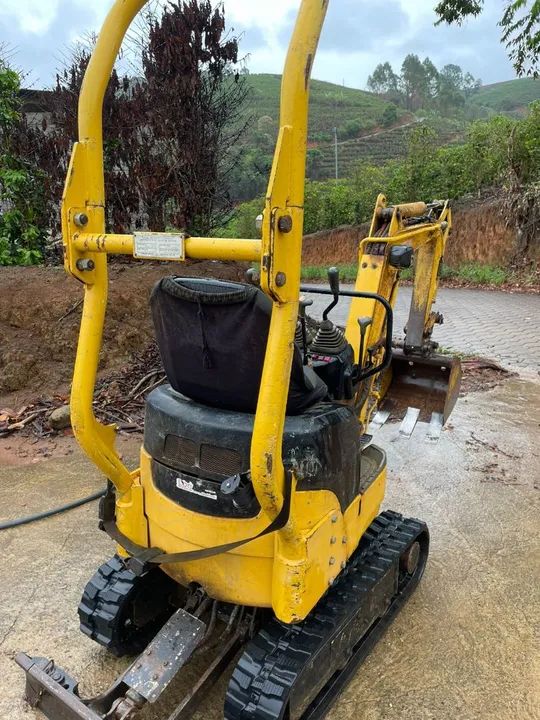 Mini escavadeira Yanmar modelo SV08 ano2011 esteiras de borracha