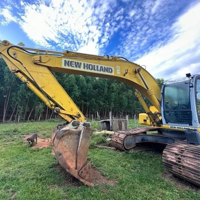 ESCAVADEIRA NEW HOLLAND E 215 - Foto 5