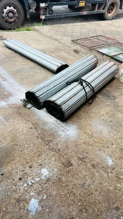Portas de enrolar em aço - usadas64617882561411120
