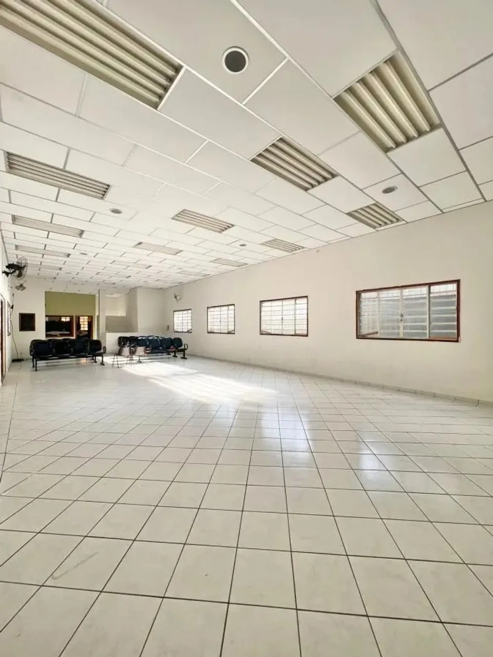 Sala Comercial para Venda em São Vicente, Parque Bitaru, 2 banheiros