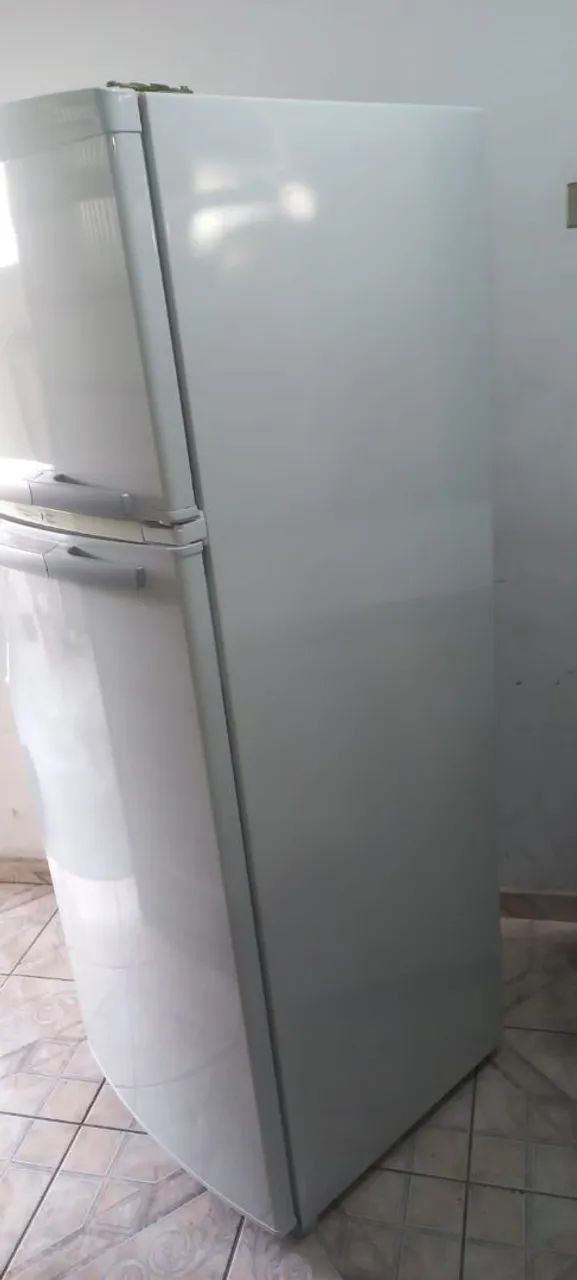 Geladeira Brastemp frosf fee 324 litros 110v em bom estado e com garantia  - Foto 3