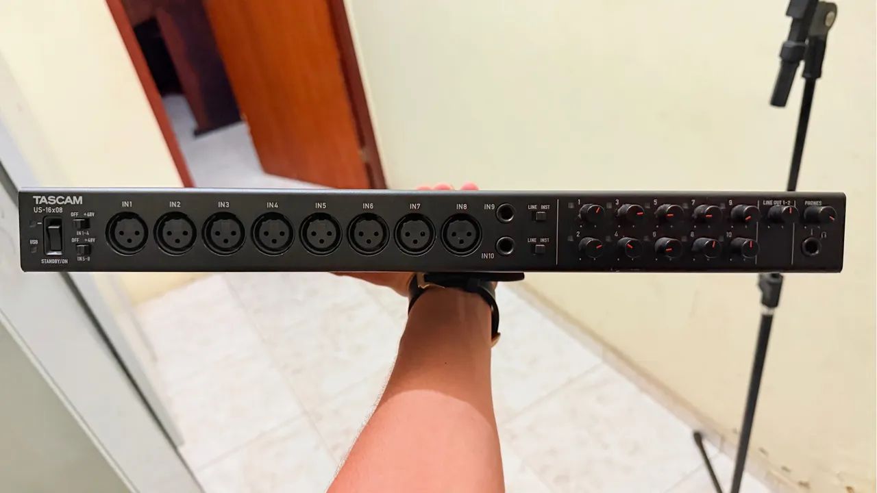 Interface TASCAM 16x08