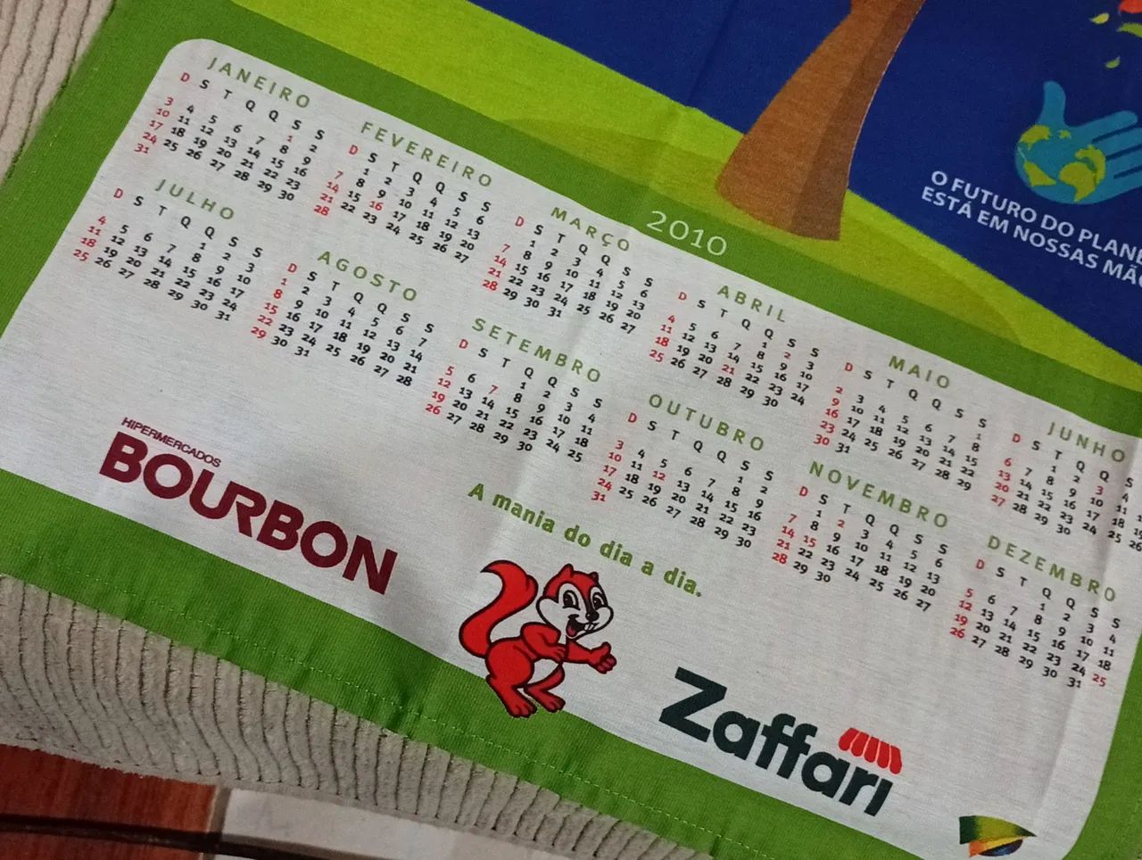 Pano de prato decorativo antigo em formato de calendário em tecido de2010 - Foto 3