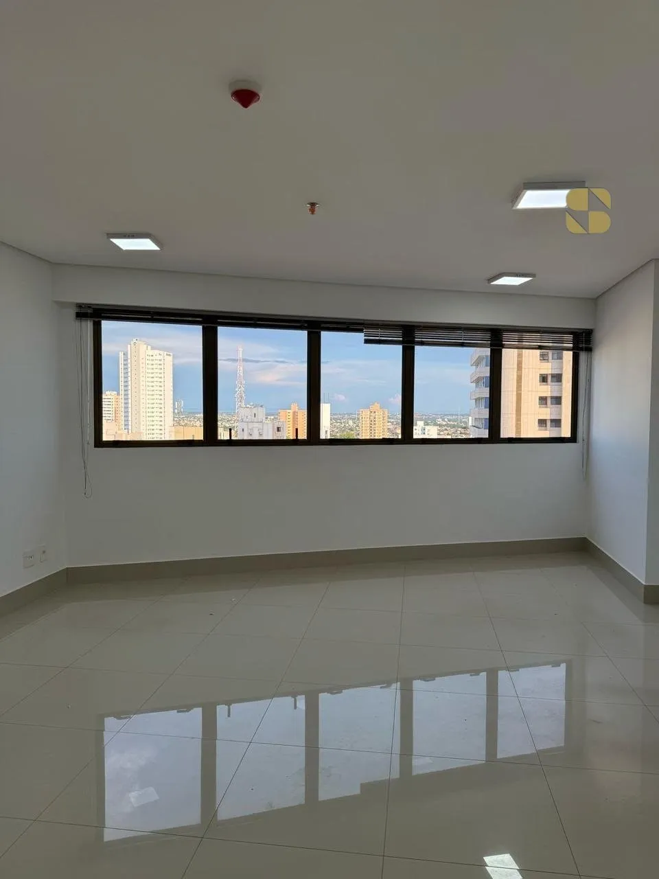Excelente Sala Comercial para Locação no SB Tower